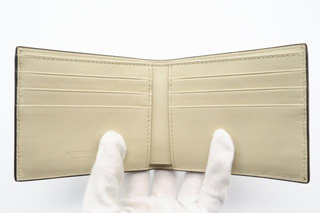 ★3日以内返品可★ 極美品 BOTTEGAVENETA ボッテガヴェネタ イントレチャート大 レザー カセット バイカラー 二つ折りコンパクトウォレット カーキ ベージュ 649603 二つ折り財布 バイカラー カーキ レザー メンズ_8