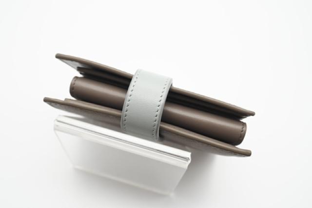 ★3日以内返品可★ 美品 CELINE セリーヌ レザー スモール ストラップウォレット バイカラー ぺブル ミネラル 10H263BRU.10PI 二つ折り財布 バイカラー ベージュ　ブルー グレインカーフレザー レディース_4