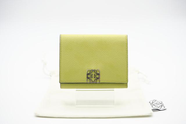 ★3日以内返品可★ 美品 LOEWE ロエベ アナグラム レザー コンパクトウォレット C821TR2X02 三つ折り財布 グリーン レザー レディース