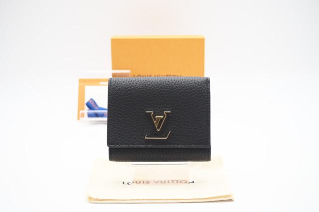 ★3日以内返品可★ 美品 LOUIS VUITTON ルイ・ヴィトン トリヨン カプシーヌ タイニーウォレット M12149 二つ折り財布 ブラック トリヨンレザー レディース