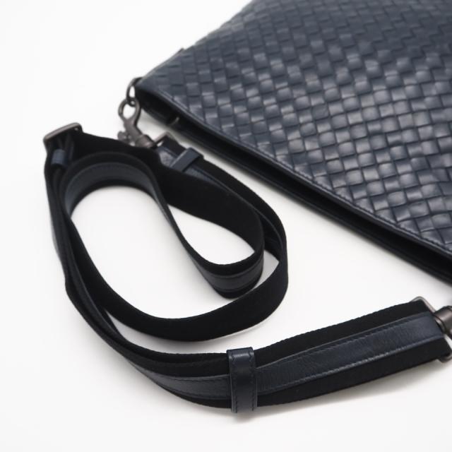★3日以内返品可★ 美品 BOTTEGAVENETA ボッテガヴェネタ イントレチャート中 なめし革 クロスボディバッグ 577534 ショルダーバッグ 米国海軍 カーフレザー メンズ