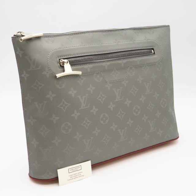 ★3日以内返品可★ 美品 LOUIS VUITTON ルイ・ヴィトン モノグラムチタニウム ポシェットコスモス M63240 クラッチバッグ グレー ベージュ キャンバス ヌメ革 メンズ
