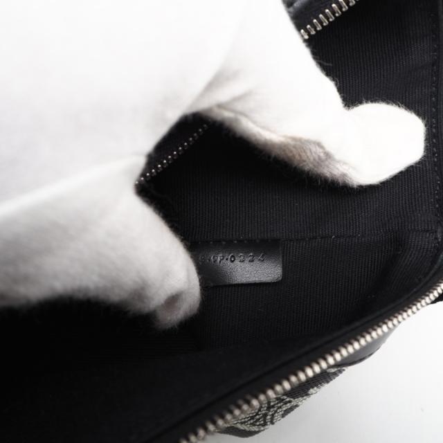 ★3日以内返品可★ 極美品 CELINE セリーヌ トリオンフキャンバス 同盟罷業一巡り付き添い人車寄せ 10L682FSM-38AW クラッチペダル御徒面子 黒いこと 白いこと 上塗り帆布 レディース