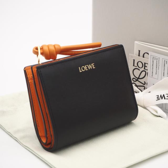 ★3日以内返品可★  LOEWE ロエベ シャイニーナパカーフ ノット コンパクト ウォレット CEM1NCWX01 三つ折り財布 ブラック オレンジ カーフレザー レディース