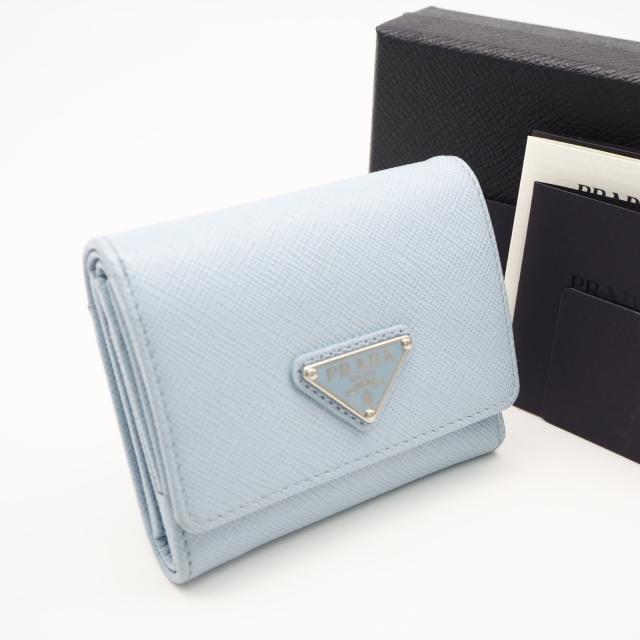★3日以内返品可★ 美品 PRADA プラダ サフィアーノ トライアングル 財布 ペールブルー 1MH043 三つ折り財布 ブルー サフィアーノ レディース