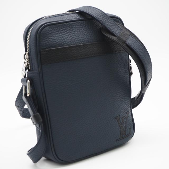 ★3日以内返品可★ 美品 LOUIS VUITTON ルイ・ヴィトン トリヨン ダヌーブPM M55168 ショルダーバッグ ネイビー トリヨンレザー メンズ