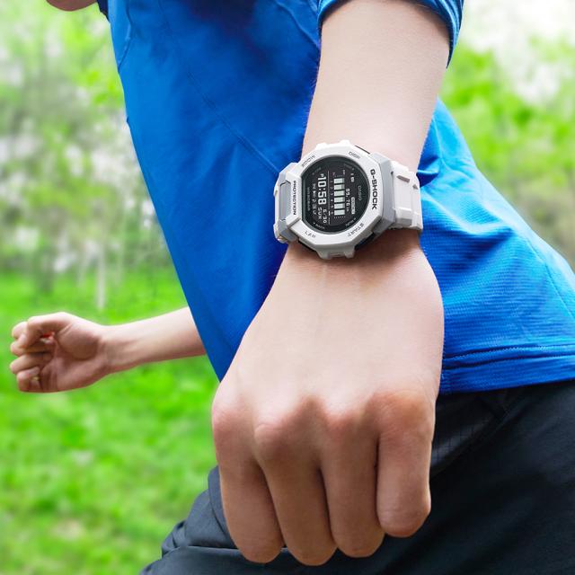 G-SHOCK G-SQUAD GBD-300続きもの GBD-300-7JF メンズ ウオッチ 乾電池式 Bluetooth デジタル 脂ダンス楽隊 白いこと ひっくり返す液晶 国内定まり品 カシオ