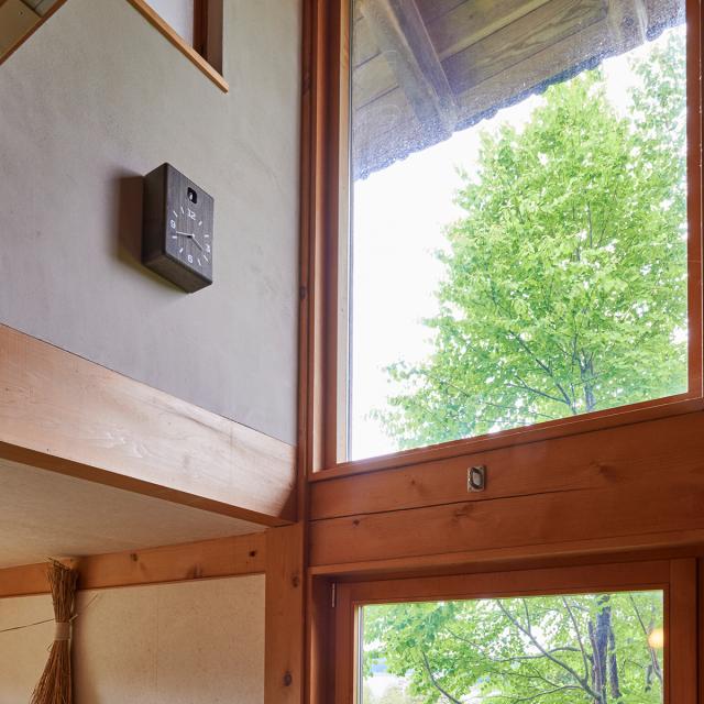 タカタレムノス 掛け時計 デザインオブジェクト クク クリ材 チャコール カッコー時計 クオーツ 電池式 掛置兼用 奈良雄一 NY25-08CHA_5