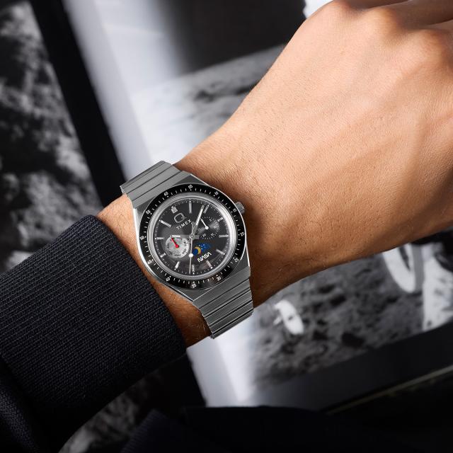 4月17日発売 タイメックス Q Timex NASA コラボレーションモデル アポロ17号 TW2Y56700 メンズ 腕時計 クオーツ 電池式 サン&ムーン_7