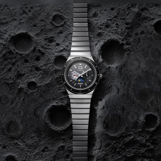 4月17日発売 タイメックス Q Timex NASA コラボレーションモデル アポロ17号 TW2Y56700 メンズ 腕時計 クオーツ 電池式 サン&ムーン_8
