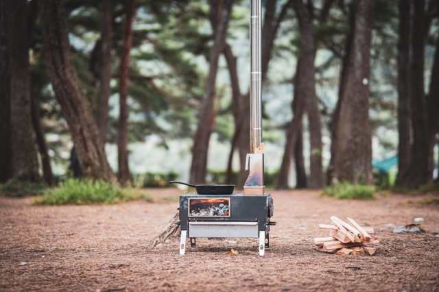 ロケットストーブ キャンプ アウトドア ストーブ 薪ストーブ 薪 たき火 焚火 焚火台 折りたたみ バーベキュー BBQ 家族 ソロ 料理 オシャレ  調理器具 グリル 暖房 暖房器具 コンロ 暖炉 二次燃焼 プレゼント ナナカマド nanakamado なの通販はau PAY マーケット -  雅美良品 