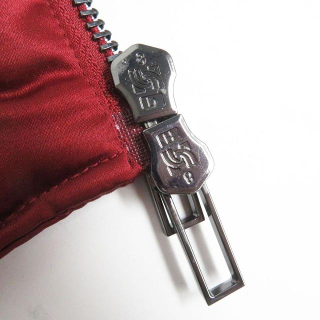 美品□2019年製 黒タグ エンポリオアルマーニ バックロゴ刺繍 レイヤードデザイン WZIP フーデッド 中綿ベスト/ジレ レッド 50 正規品の通販は 美品□2019年製 黒タグ エンポリオアルマーニ バックロゴ刺繍 レイヤードデザイン WZIP フーデッド 中綿ベスト/ジレ レッド 50 正規品の通販は