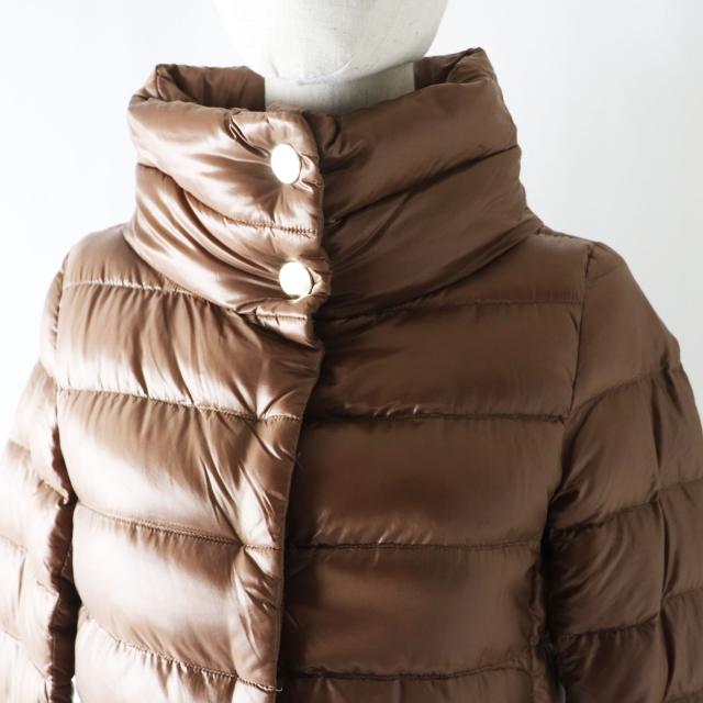 良品 Herno ヘルノ 2022年製 PI0505DIC AMELIA アメリア スタンドカラー ダウンコート ブラウン 38 正規品 レディースの通販は