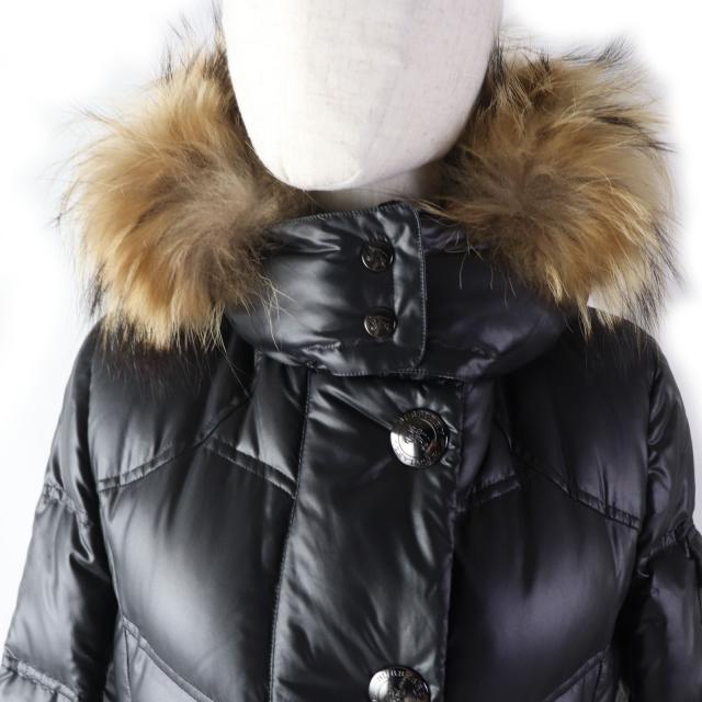 BURBERRY ブルーレーベルのダウンジャケット ダウンコート 黒M38