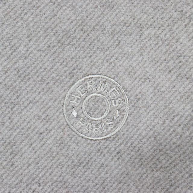 美品 エルメス マフラー 24番地のサーキット ダークグレー カシミヤ ロゴ 美品 エルメス マフラー 24番地のサーキット ダークグレー