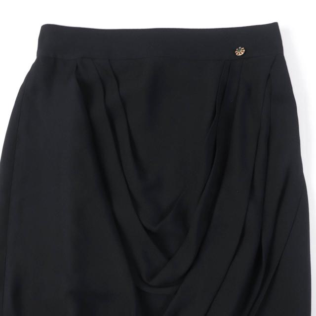 極美品☆CHANEL シャネル P43905V31200 シルク100％ グリポアボタン付 膝丈 タイトスカート ブラック 40 フランス製 レディース_2