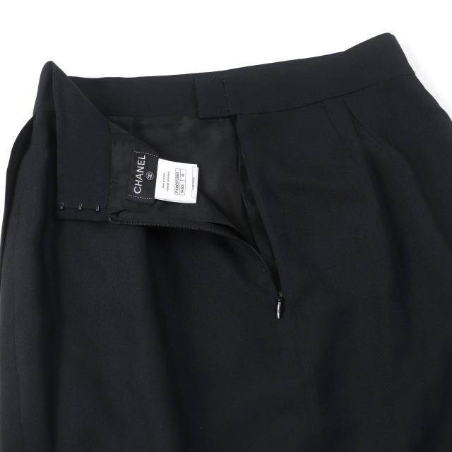 極美品☆CHANEL シャネル P43905V31200 シルク100％ グリポアボタン付 膝丈 タイトスカート ブラック 40 フランス製 レディース_4