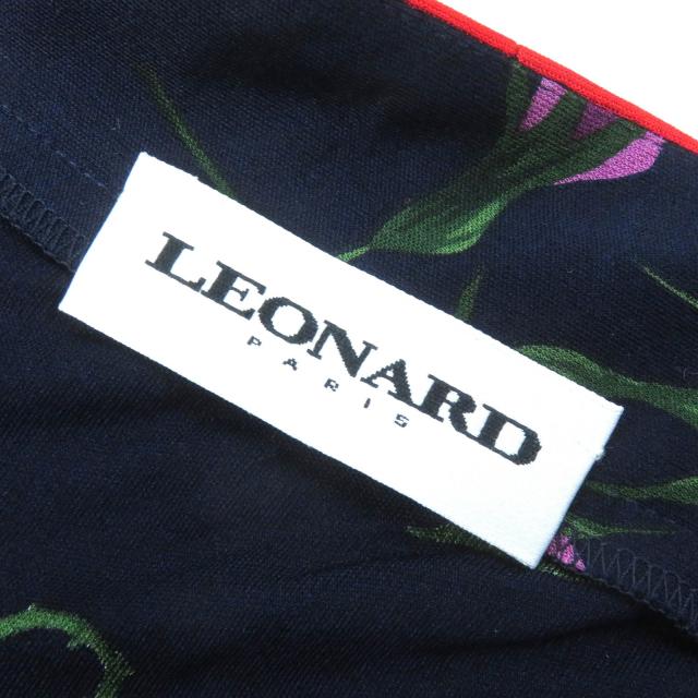 レオナール　ネイビー44サイズ レオナール トップス 44サイズ ネイビーに花柄 LEONARDレオナール 多色