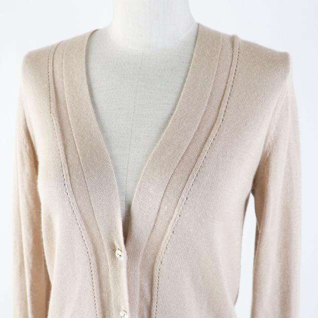 FOXEY - 極美品◎FOXEY フォクシー 35234 シルク カシミヤ ロゴボタン付き 長袖 ニット カーディガン ベージュ 38 日本製 正規品 レディース FOXEY 極美品◎FOXEY フォクシー 35234 シルク カシミヤ ロゴ