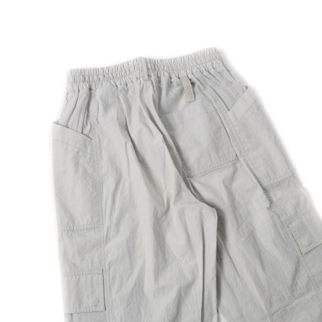 極美品★MONCLER モンクレール 2022年製 PANTALONE コットン100％ ロゴパッチ付 カーゴパンツ ボトムス ライトグレー 38 正規 レディース_4
