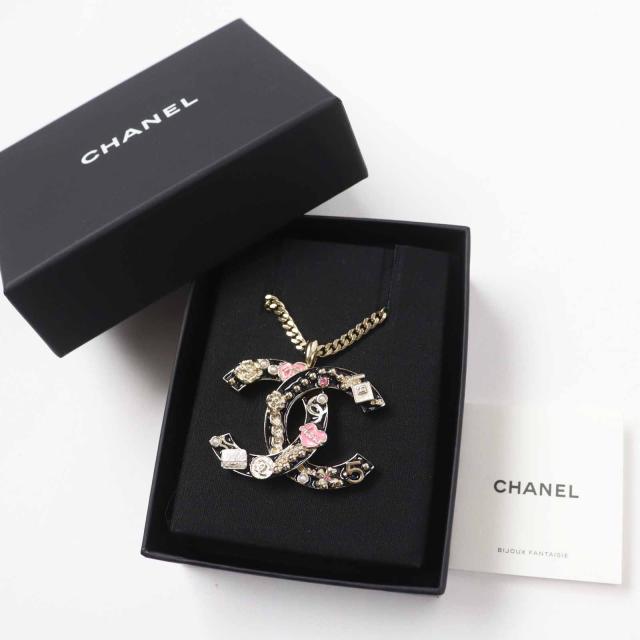 極美品◎CHANEL シャネル B24P ABD325 カメリア 香水 バッグ アイコンデザイン ラージココマーク ネックレス ブラック ゴールド 箱付き
