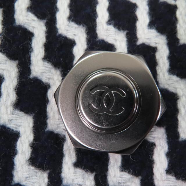 極美品☆CHANEL シャネル P59081V39106 ウール 六角ココボタン ジグザグ柄 コート ブラック ホワイト 36 フランス製 正規品 レディース_5