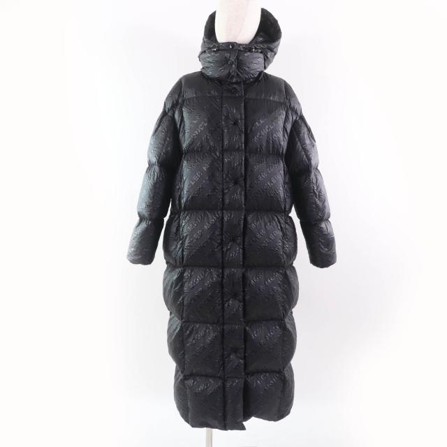 極美品☆MONCLER モンクレール PARNAIBA デカロゴワッペン付 ロゴ総柄 ロング丈 ダウンコート ブラック 2 ハンガー付 正規品 レディース