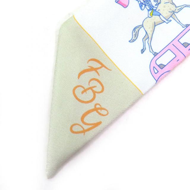 未使用品△HERMES エルメス 064150S 07 HERMES PARADE エルメスパラード シルク100％ グリ ペルル/ ヴェール/ジョーヌ ツイリー スカーフ 未使用品△HERMES エルメス 064150S 07 HERMES PARADE エルメス