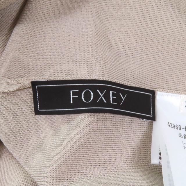 極美品★FOXEY フォクシー 2022年製 42969 Summer Delight サマーディライト ロゴ入り クルーネック ノースリーブ ニット ベージュ 38 極美品☆FOXEY フォクシー 2022年製 42969 Summer Delight サマーディ