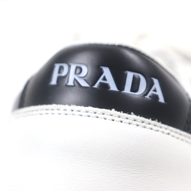 極美品▼PRADA プラダ 2EE363 レザー トライアングルロゴ 三角プレート ローカットスニーカー ホワイト ブラック 8 イタリア製 メンズ