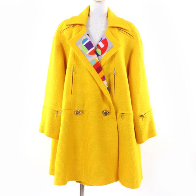 美品☆CHANEL シャネル P50353W05578 ウール100％ 裏地ロゴ総柄 クリスタルボタン ツイード コート イエロー 38 フランス製 レディース