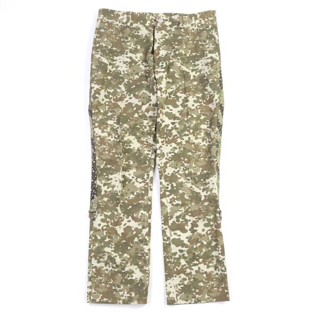 【ドンドン見直し】極美品○BURBERRY バーバリー 8016795 ロゴライン レザーパッチ付き カモフラ 迷彩柄 トラウザーパンツ 46 国内正規品
