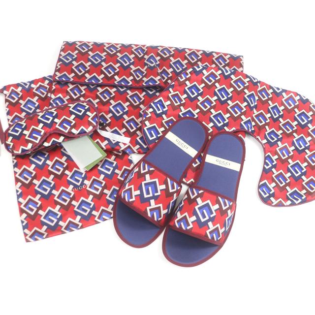 未使用品□GUCCI グッチ 662431 シルク100% ジオメトリックG アイマスク ネックピロー スリッパ トラベルセット XL 箱付き イタリア製