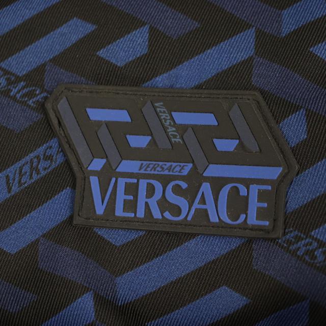 美品▽VERSACE ヴェルサーチ 2021年製 1002676 ロゴワッペン・フード