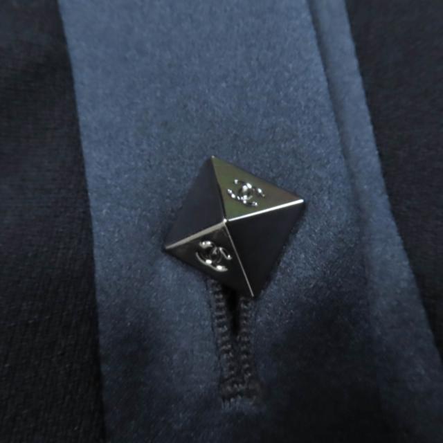 美品☆CHANEL シャネル 03A P21990W03211 ウール シルク ココマークピラミッドボタン ジャケット ブラック 40 仏製 正規品 レディース_5