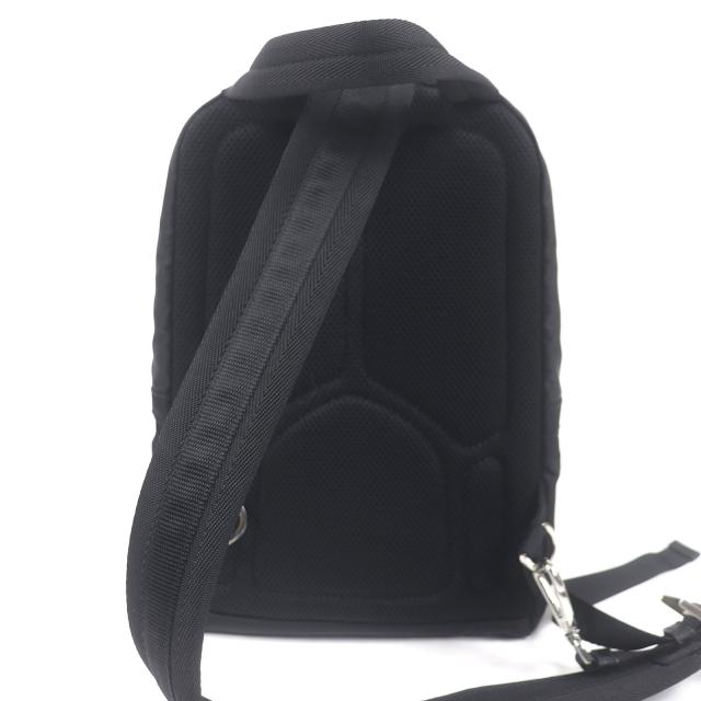 美品□PRADA プラダ 2VZ013 トライアングルロゴ 三角プレート ワンショルダー スリングバッグ ボディバッグ ブラック メンズ オススメ 美品□PRADA プラダ 2VZ013 トライアングルロゴ 三角プレート ワン