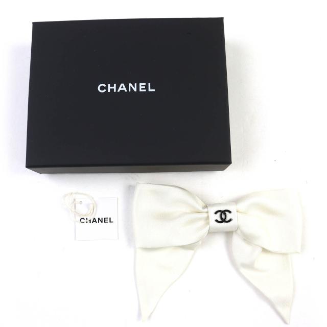 極美品△CHANEL シャネル 24P シルク100％ ココマーク リボン バレッタ 髪留め ヘアアクセサリー オフホワイト ブラック 箱付 レディース_1