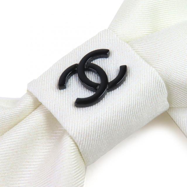 極美品△CHANEL シャネル 24P シルク100％ ココマーク リボン バレッタ 髪留め ヘアアクセサリー オフホワイト ブラック 箱付 レディース_4