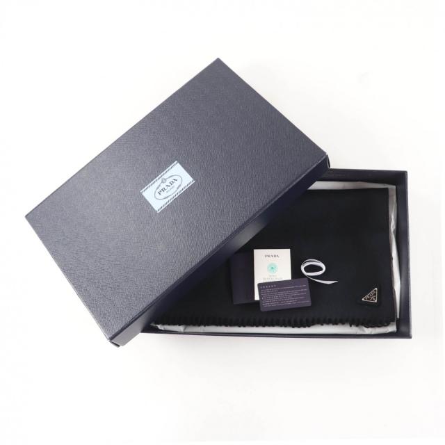 美品★PRADA プラダ 2023年製 1FS047 シルク カシミヤ混 トライアングルロゴプレート付 フリンジ マフラー 黒 1700×350mm 箱付 正規品_1