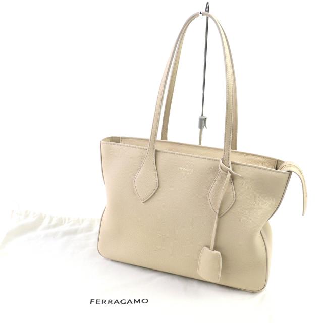 極美品△FERRAGAMO フェラガモ 219861 トートバッグ M カーフレザー クロシェット付き ライトベージュ 保存袋付き 伊製_1