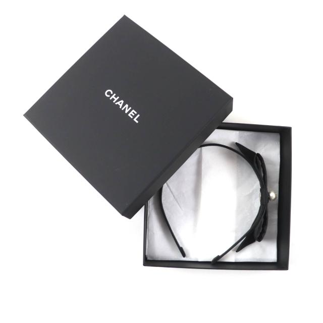 極美品★CHANEL シャネル 25P AAA845 ココマーク フェイクパール付 リボン カチューシャ ヘアアクセサリー ブラック ゴールド金具 箱付き_1