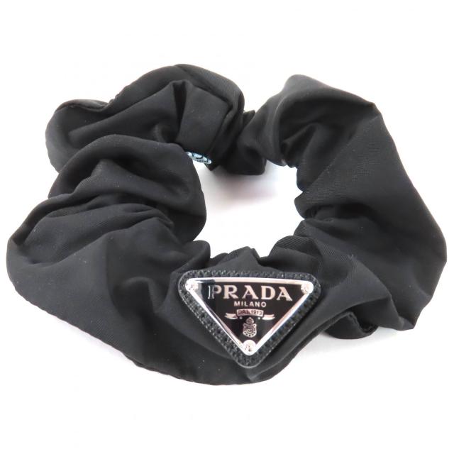 美品◇PRADA プラダ 1IF015 トライアングルロゴプレート付き Re-Nylon シュシュ ヘアゴム ヘアアクセサリー ブラック レディース