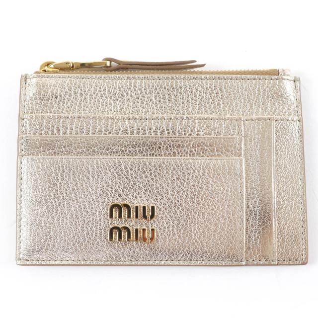 極美品☆MIUMIU ミュウミュウ ロゴ金具 レザー フラグメントケース カードケース コインケース ゴールド 箱付き イタリア製 レディース