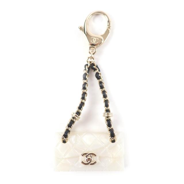 極美品★CHANEL シャネル B23C ココマーク マトラッセ バッグ チャーム ホワイト ゴールド金具 箱・保存袋付き イタリア製 レディース