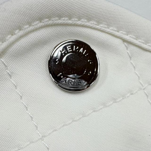 未使用品◇HERMES エルメス 2025年製 5E0356DQ コットン セリエボタン ロゴレザーパッチ付 スカート ホワイト 36 イタリア製 レディース