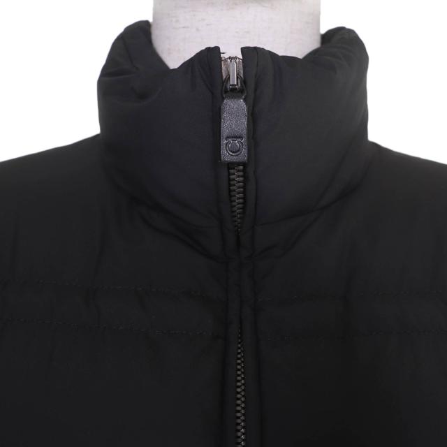 美品☆Salvatore Ferragamo サルヴァトーレフェラガモ ガンチーニ金具 ZIP UP ダウンコート ブラック 40 イタリア製 正規品 レディース_3