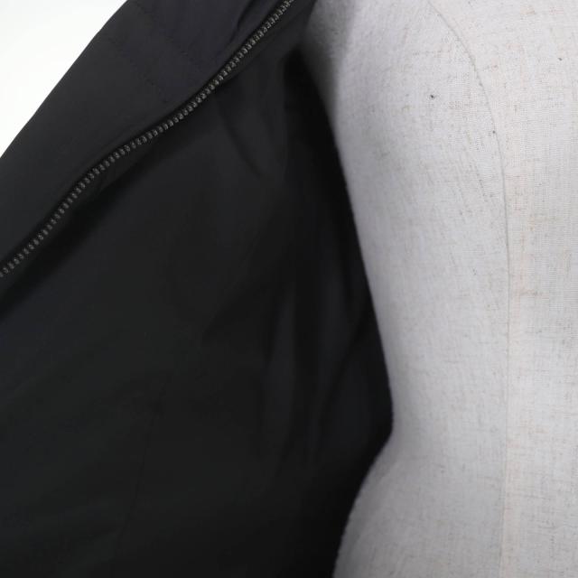 美品☆Salvatore Ferragamo サルヴァトーレフェラガモ ガンチーニ金具 ZIP UP ダウンコート ブラック 40 イタリア製 正規品 レディース_4