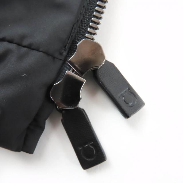 美品☆Salvatore Ferragamo サルヴァトーレフェラガモ ガンチーニ金具 ZIP UP ダウンコート ブラック 40 イタリア製 正規品 レディース_5