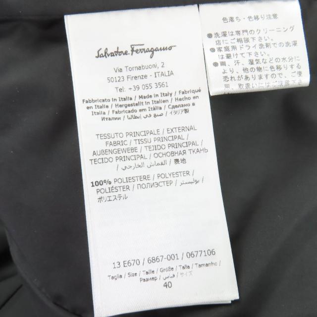 美品☆Salvatore Ferragamo サルヴァトーレフェラガモ ガンチーニ金具 ZIP UP ダウンコート ブラック 40 イタリア製 正規品 レディース_8