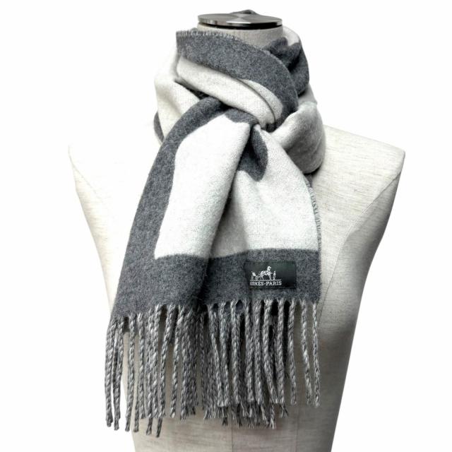 美品★HERMES エルメス ラブストーリー カシミヤ100％ フリンジ付き マフラー ストール グレー オフホワイト 英国製 レディース_2